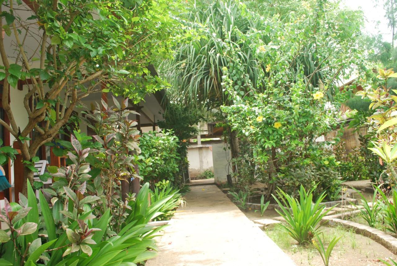 Gili Smile Bungalow Gili Trawangan Exterior photo