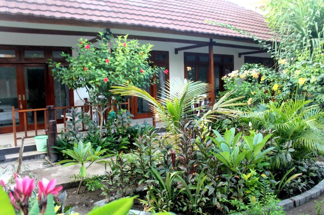Gili Smile Bungalow Gili Trawangan Exterior photo
