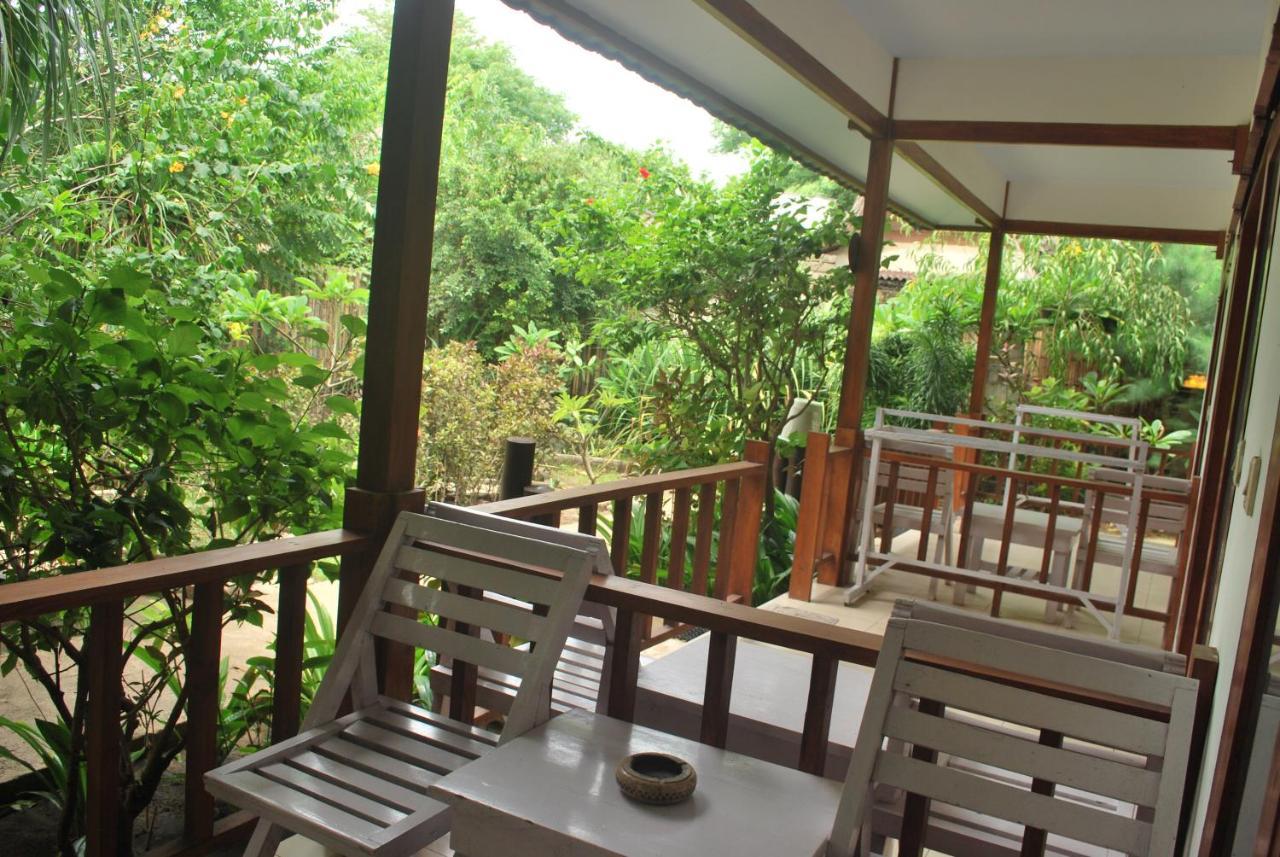Gili Smile Bungalow Gili Trawangan Exterior photo