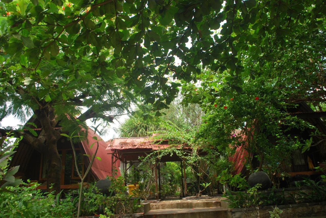 Gili Smile Bungalow Gili Trawangan Exterior photo