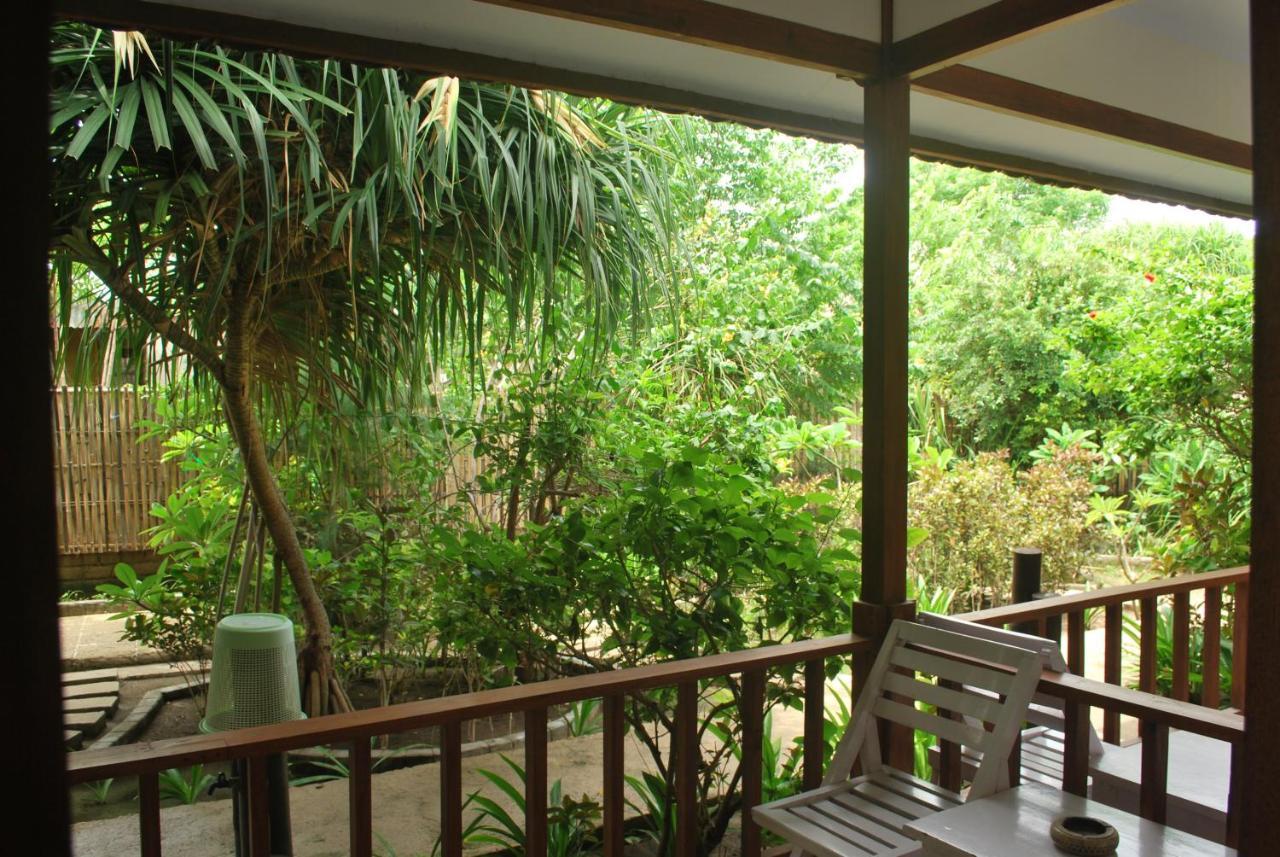 Gili Smile Bungalow Gili Trawangan Exterior photo