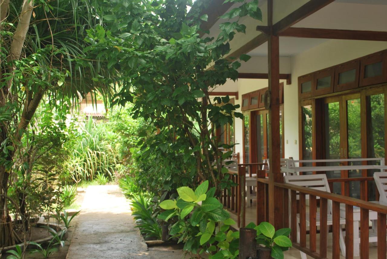 Gili Smile Bungalow Gili Trawangan Exterior photo