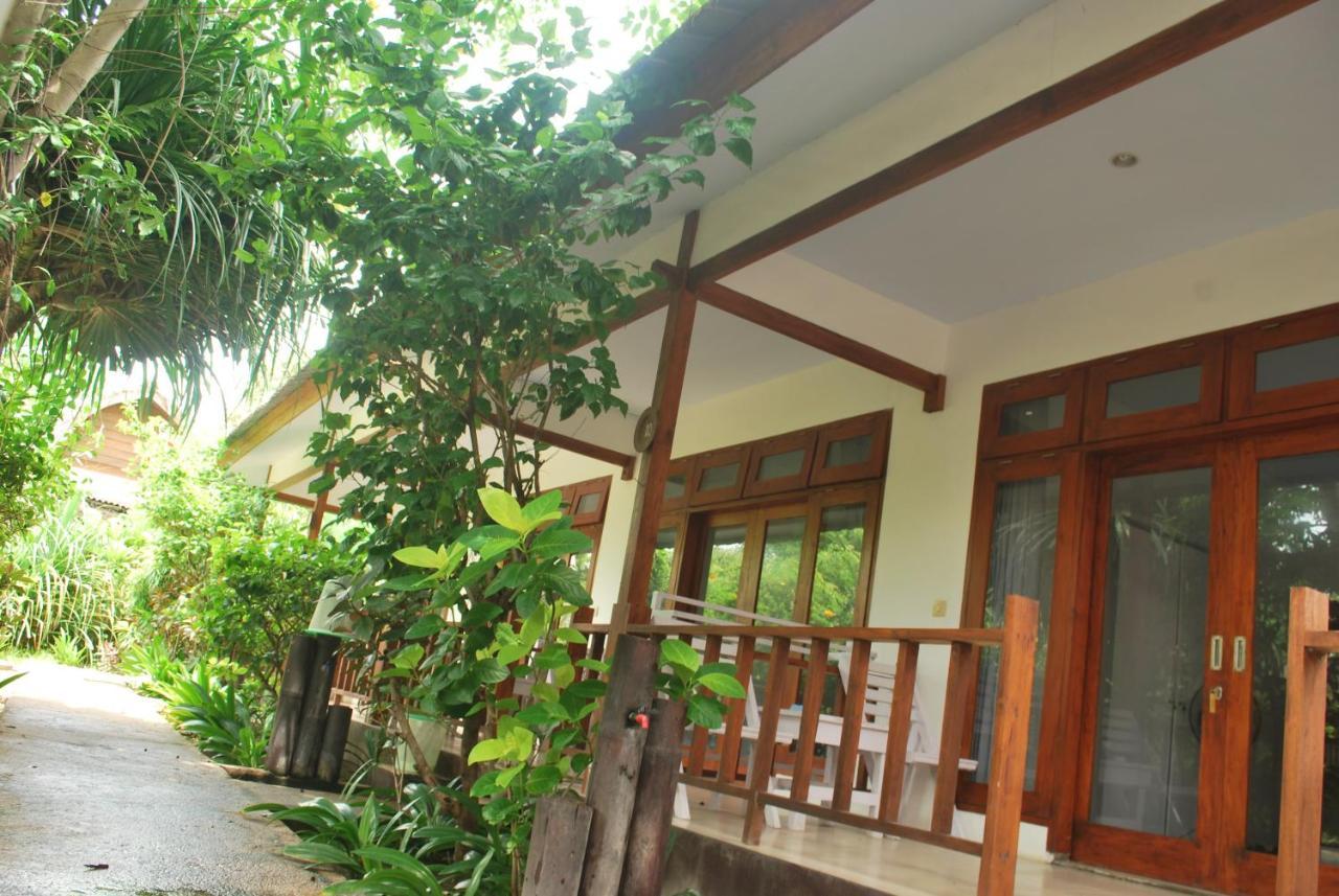 Gili Smile Bungalow Gili Trawangan Exterior photo