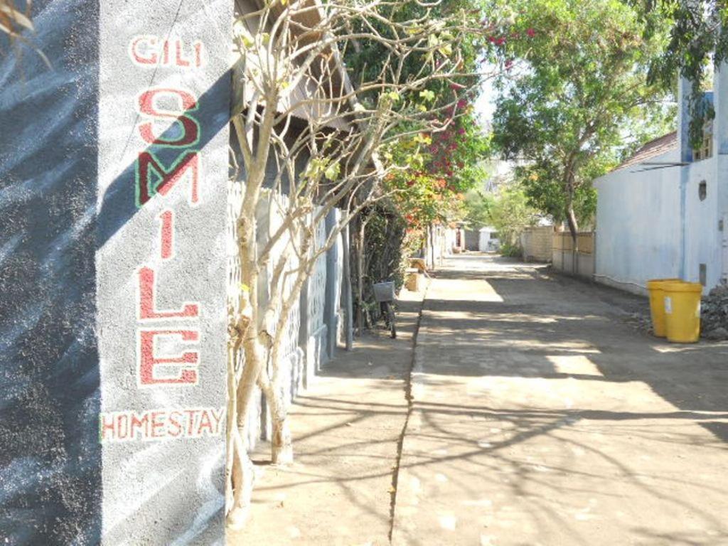 Gili Smile Bungalow Gili Trawangan Exterior photo